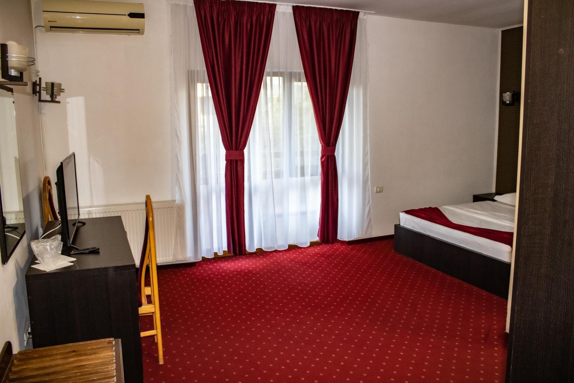 Hotel Rebis Браїла Екстер'єр фото